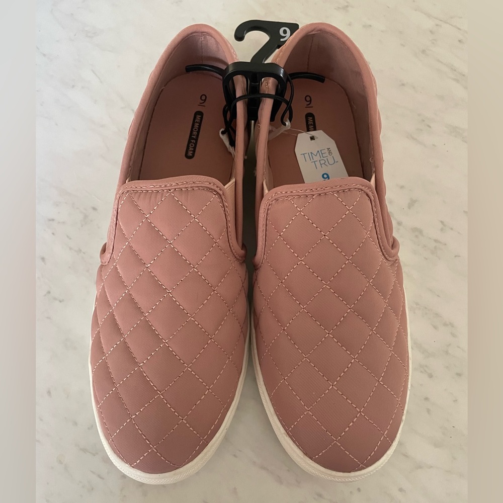 🦄 NWT Women’s Time/Tru Shoes